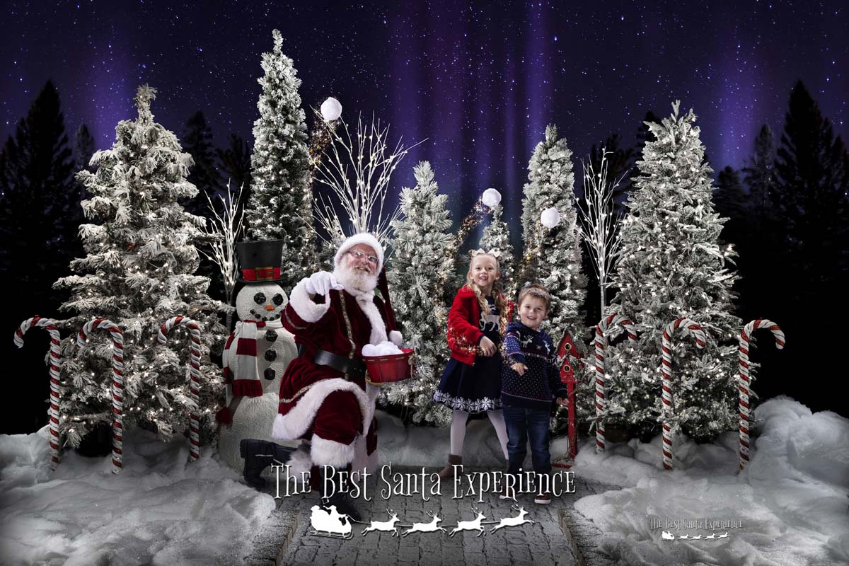 A magic snowball fight with Santa Claus under the Northern Lights at The Best Santa Experience.